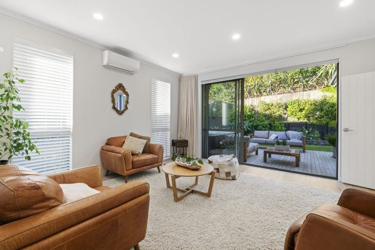 Photo of property in 16 Syd Grant Crescent, Orewa, 0931