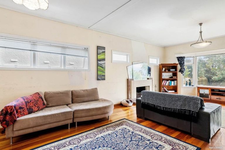 Photo of property in 120 Hutchinson Avenue, New Lynn, Auckland, 0600