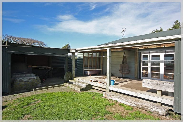 Photo of property in 11 Anga Street, Tangimoana, 4822
