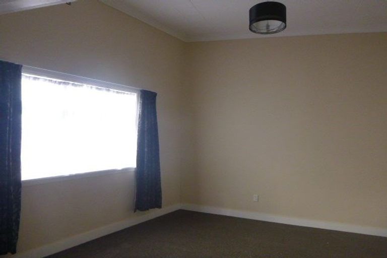 Photo of property in 2a Henry Street, Ebdentown, Upper Hutt, 5018