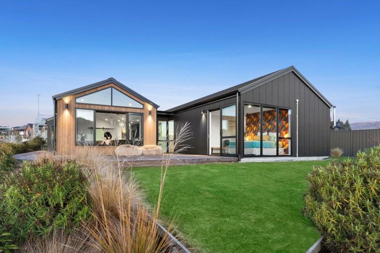 Photo of property in 39 Farrant Drive, Wanaka, 9305