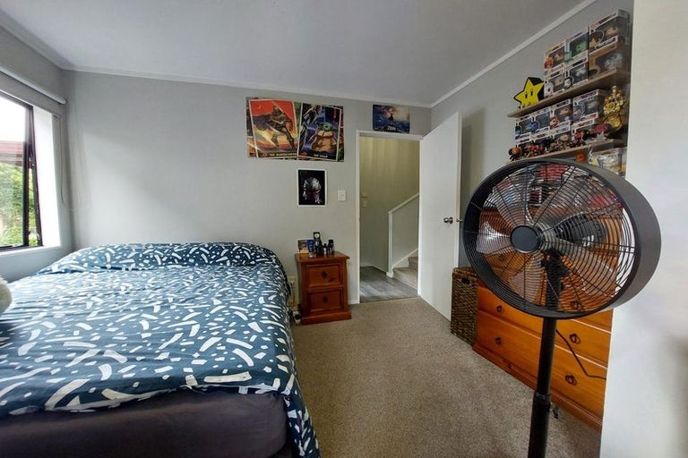 Photo of property in 2/70 Mirrabooka Avenue, Botany Downs, Auckland, 2010