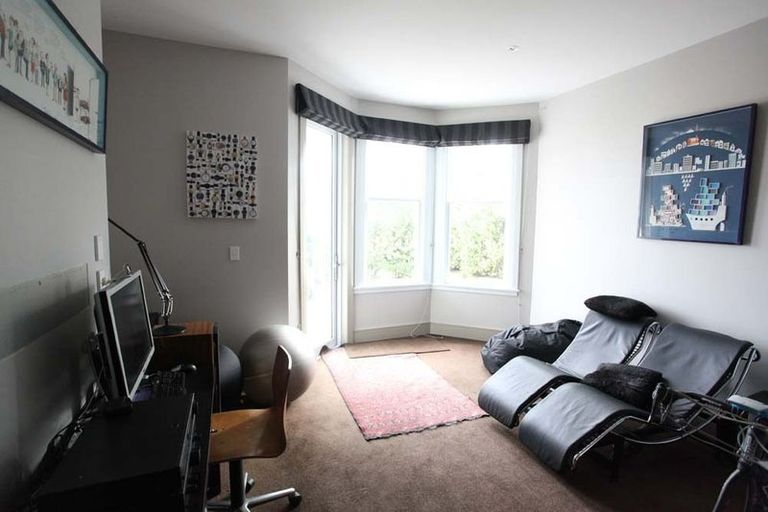 Photo of property in 54 Hawker Street, Mount Victoria, Wellington, 6011