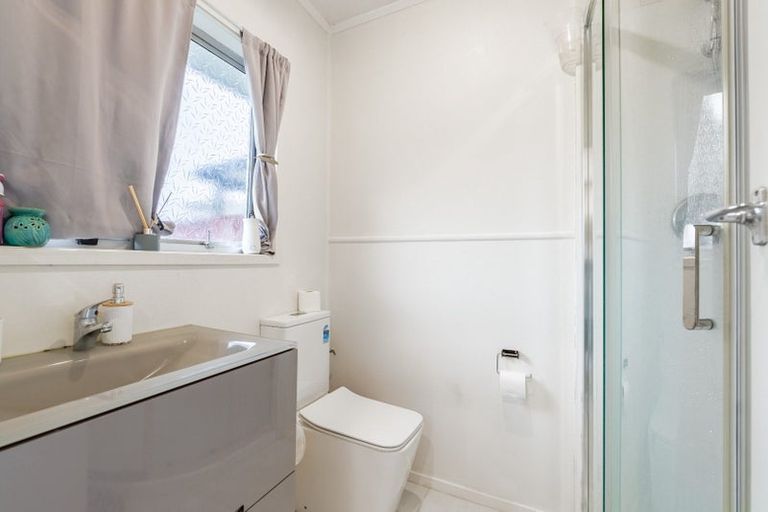 Photo of property in 4/6 Ray Small Drive, Papakura, 2110