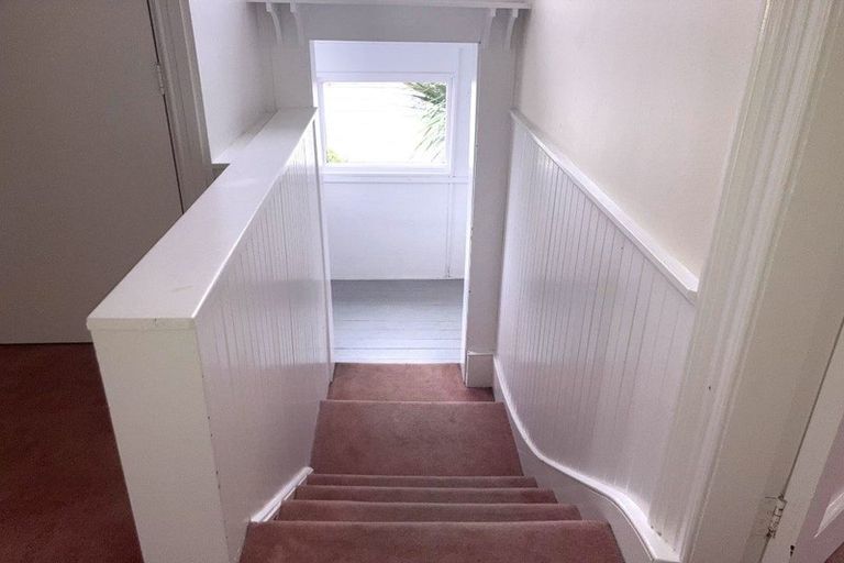 Photo of property in 15 Kenwyn Terrace, Newtown, Wellington, 6021