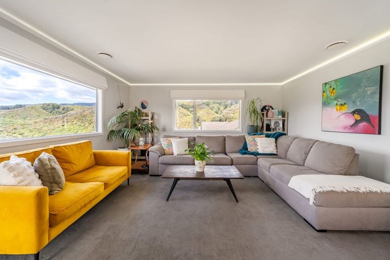 Photo of property in 32 King Charles Drive, Kingsley Heights, Upper Hutt, 5018