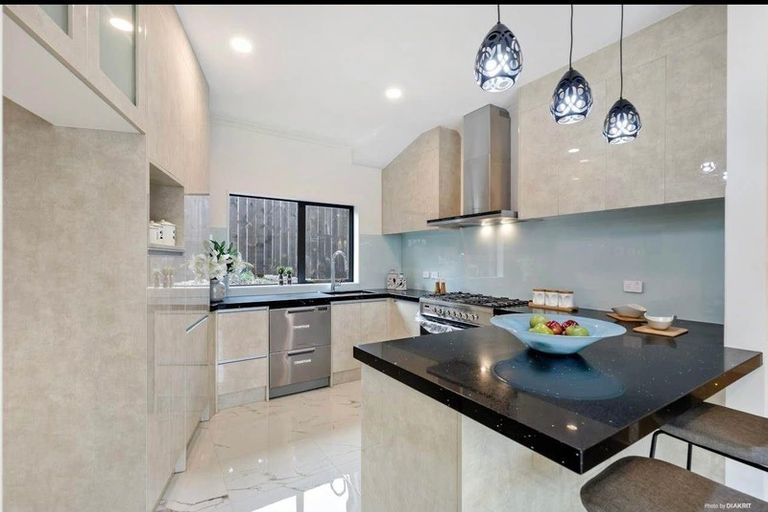 Photo of property in 24a Styca Place, Sunnyvale, Auckland, 0612