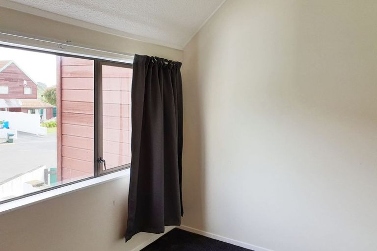 Photo of property in 2/17u Randwick Crescent, Moera, Lower Hutt, 5010