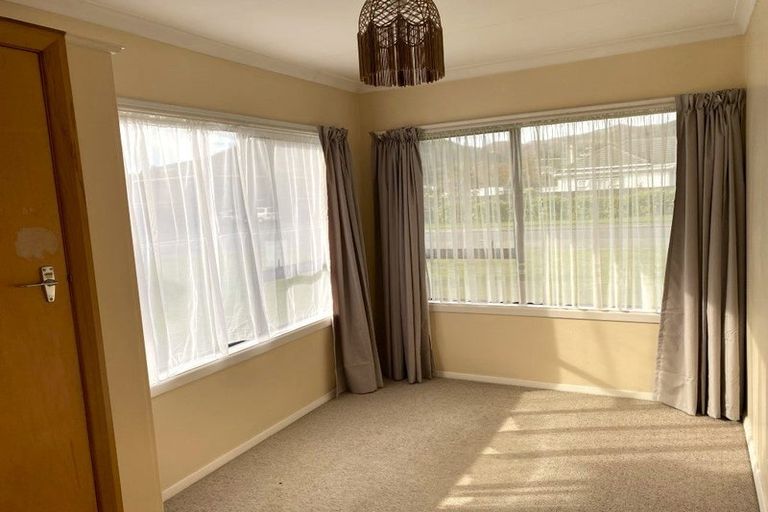 Photo of property in 4 Mclellan Street, Tawa, Wellington, 5028