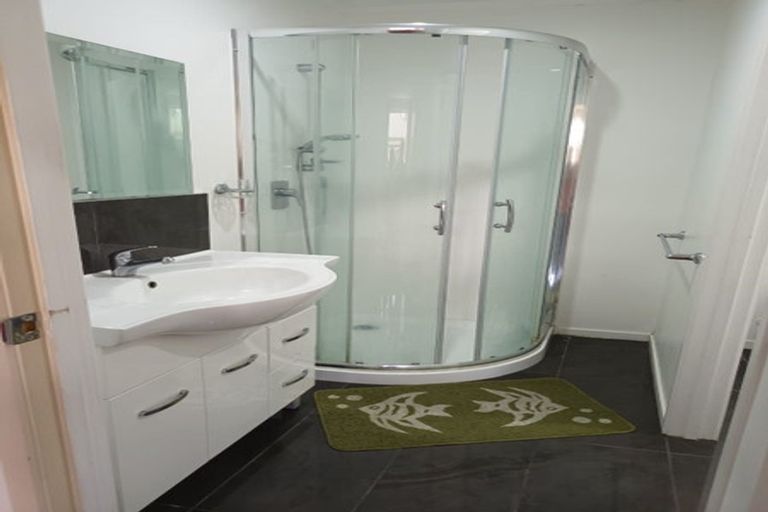 Photo of property in 82a Kelman Road, Kelston, Auckland, 0602