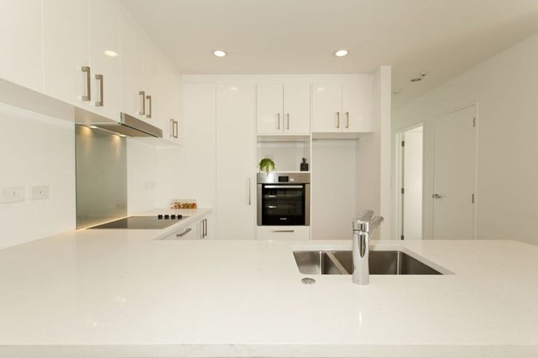 Photo of property in Apollo Apartments, 201/46 Rosedale Road, Rosedale, Auckland, 0632