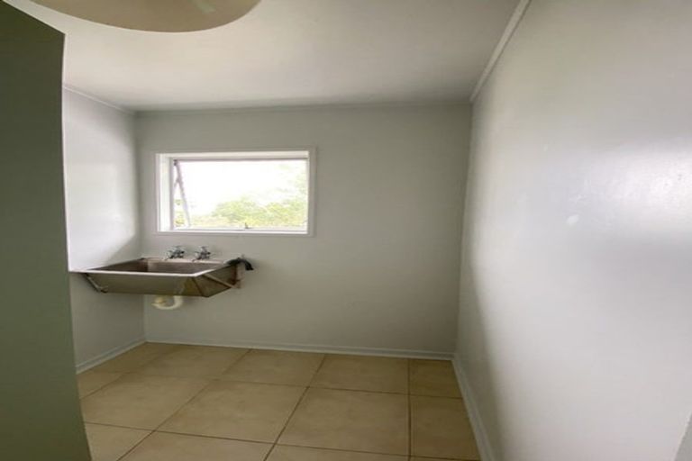 Photo of property in 1040 East Coast Road, Fairview Heights, Auckland, 0630