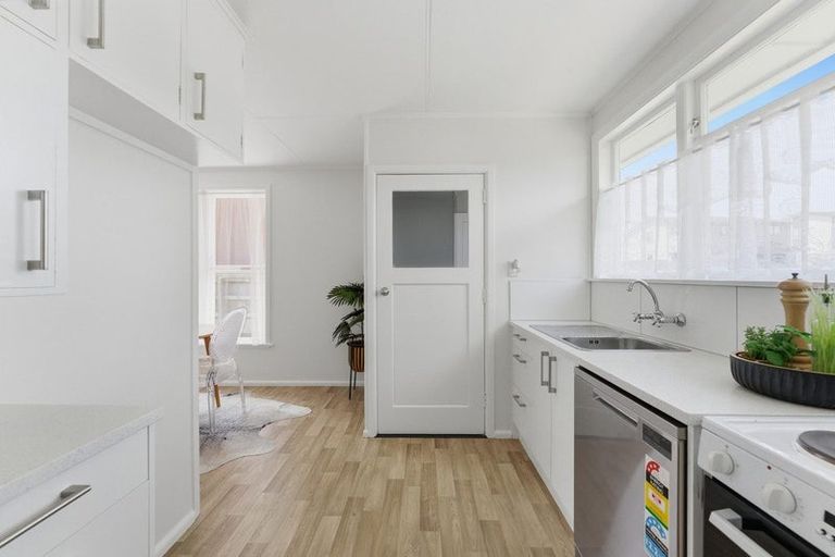 Photo of property in 19 Pukeori Street, Marfell, New Plymouth, 4310