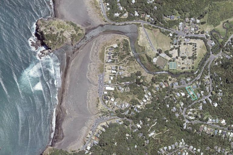 Photo of property in 22 Beach Valley Road, Piha, 0772