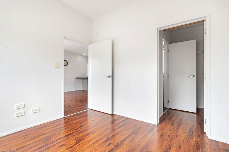 Photo of property in 1/18 Forrest Hill Road, Forrest Hill, Auckland, 0620