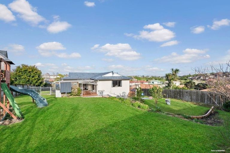 Photo of property in 57c Everglade Drive, Goodwood Heights, Auckland, 2105