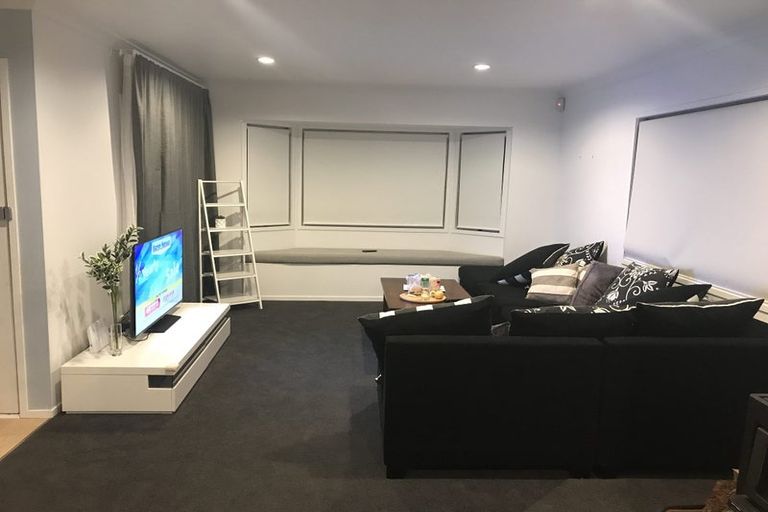 Photo of property in 3 West Harbour Drive, West Harbour, Auckland, 0618