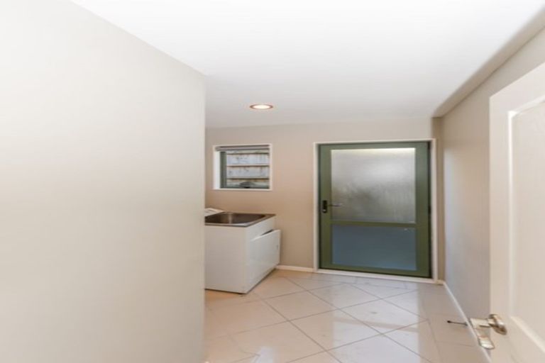 Photo of property in 76 Medallion Drive, Oteha, Auckland, 0632