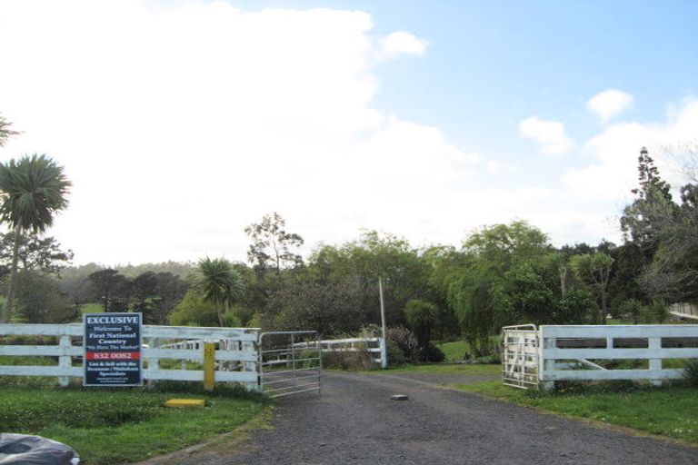 Photo of property in 17 Amreins Road, Waitakere, Henderson, 0782