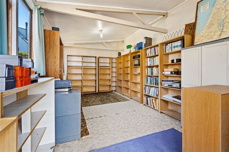 Photo of property in 23 Finlow Drive, Te Atatu South, Auckland, 0610