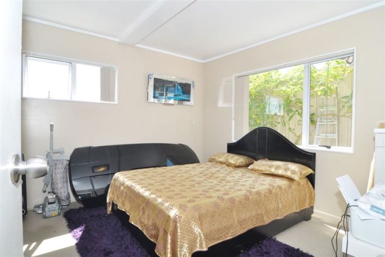 Photo of property in 2a Bamboo Grove, Kelston, Auckland, 0602