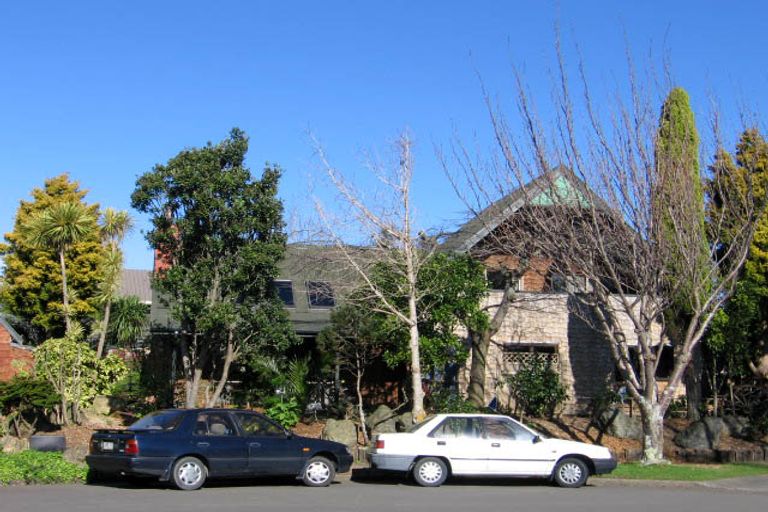 Photo of property in 2 Huata Place, West End, Palmerston North, 4412