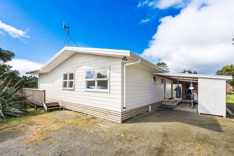 Photo of property in 623 Whananaki Road North, Opuawhanga, Hikurangi, 0181