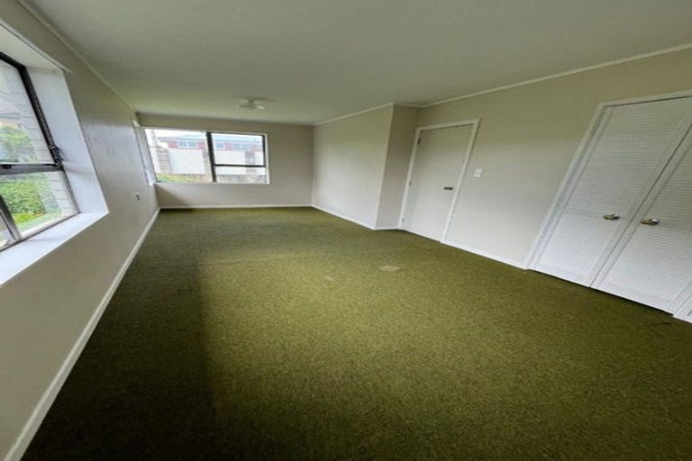 Photo of property in 1/22 Coburg Street, Henderson, Auckland, 0612