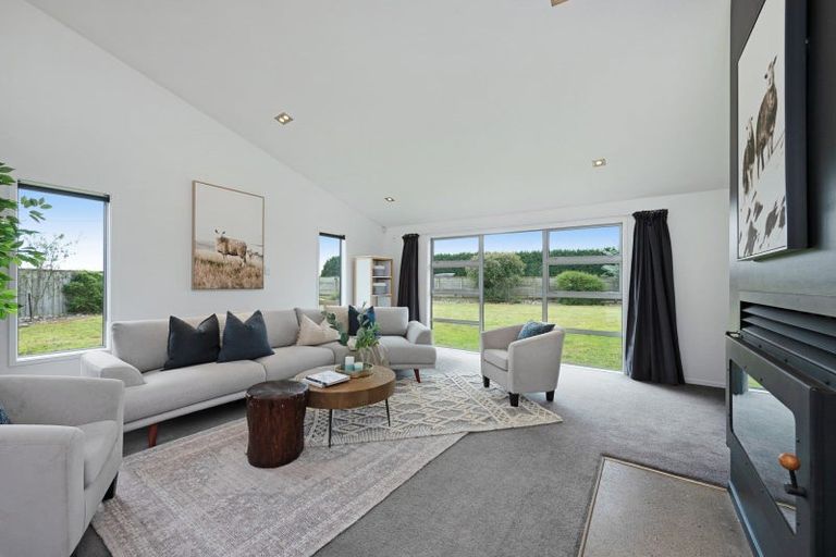 Photo of property in 51 Waikawa Beach Road, Manakau, Levin, 5573