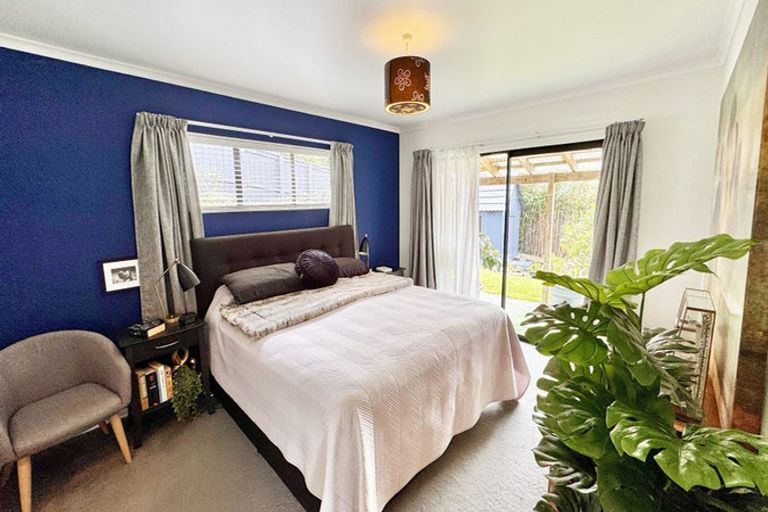 Photo of property in 131 Chelsea View Drive, Chatswood, Auckland, 0626