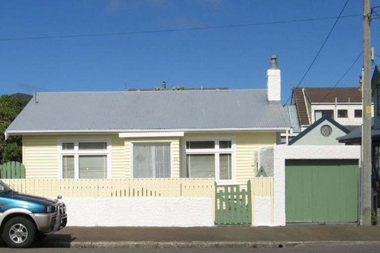 Photo of property in 99 Apu Crescent, Lyall Bay, Wellington, 6022