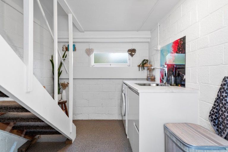 Photo of property in 12a Seaview Road, Otumoetai, Tauranga, 3110