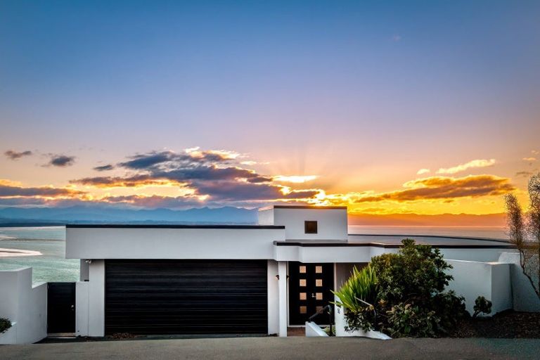 Photo of property in 55 The Cliffs, Britannia Heights, Nelson, 7010
