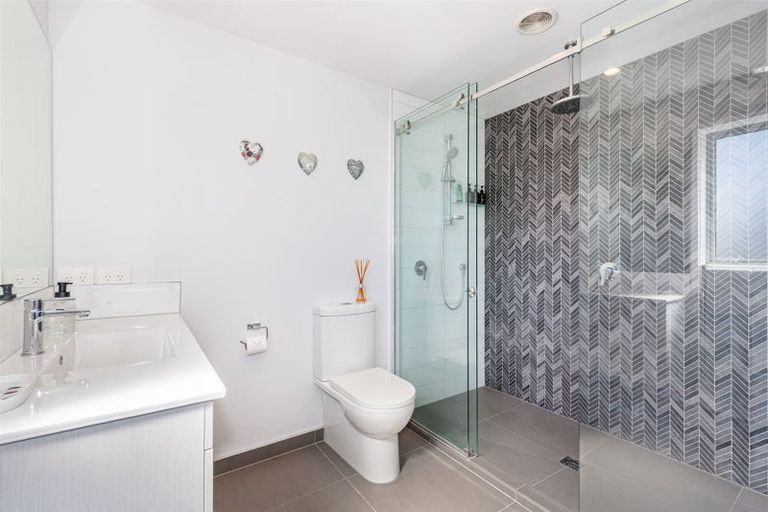 Photo of property in 78 Queen Charlotte Drive, Aotea, Porirua, 5024