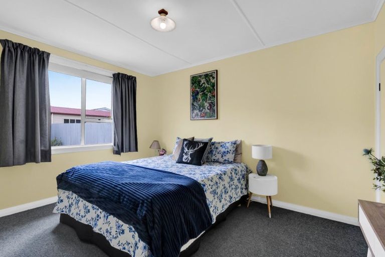 Photo of property in 19 Kahikatea Street, Inglewood, 4330