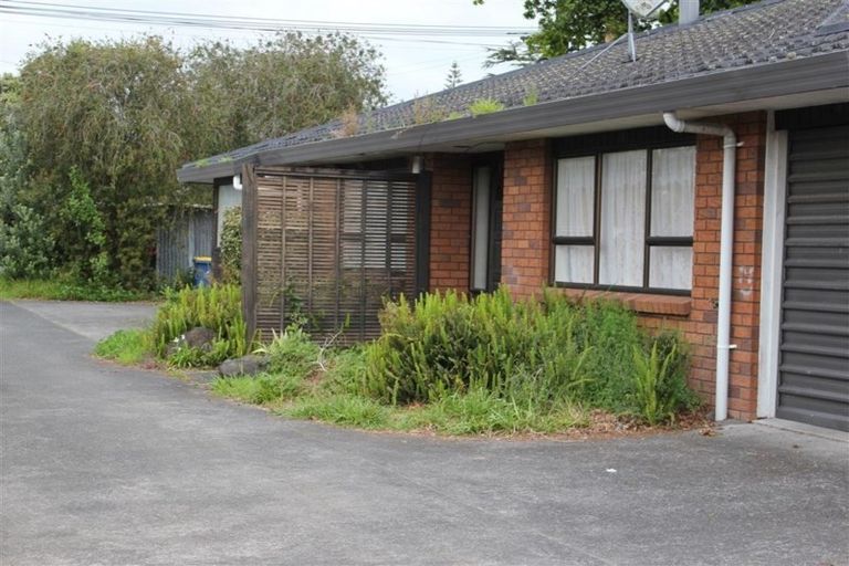 Photo of property in 1/409 West Coast Road, Glen Eden, Auckland, 0602