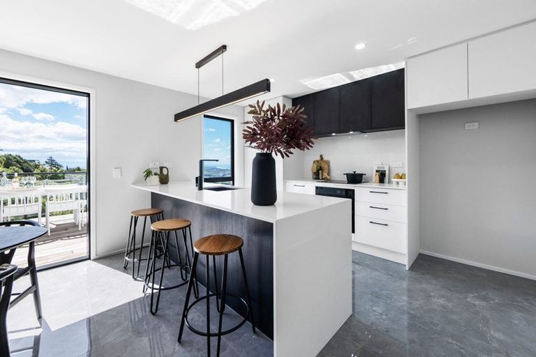 Photo of property in 307a Mount Pleasant Road, Mount Pleasant, Christchurch, 8081