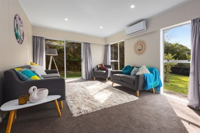 Photo of property in 5 Julia Place, Tawa, Wellington, 5028