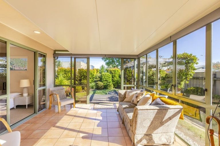 Photo of property in 2 Bucksburn Place, Greenmeadows, Napier, 4112