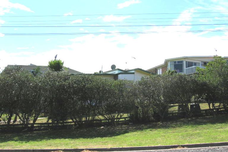 Photo of property in 2/42 Auld Street, Torbay, Auckland, 0630