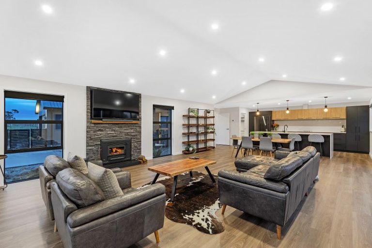 Photo of property in 77 Aranui Road, Kairanga, Palmerston North, 4475