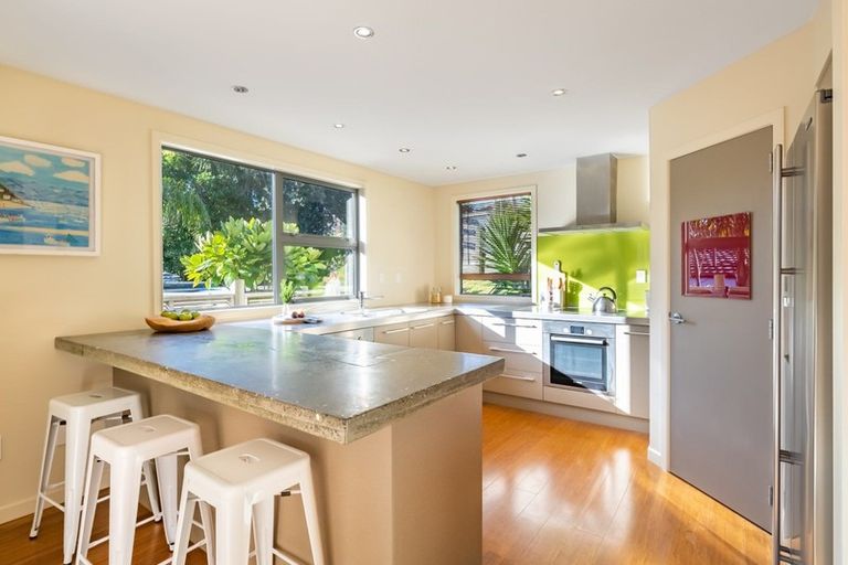 Photo of property in 25 Renown Road, Raumati South, Paraparaumu, 5032