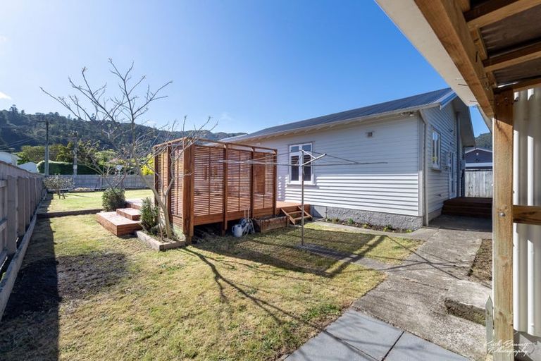 Photo of property in 316 Stokes Valley Road, Stokes Valley, Lower Hutt, 5019