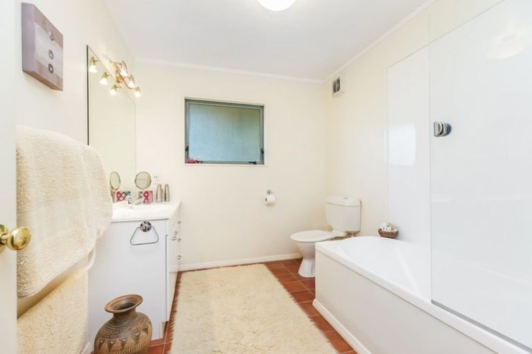 Photo of property in 33 Chartwell Drive, Crofton Downs, Wellington, 6035