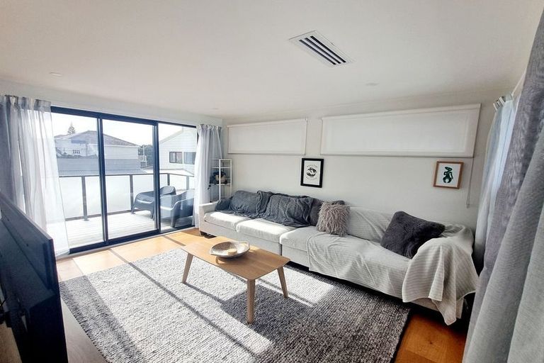 Photo of property in 112a Freyberg Street, Lyall Bay, Wellington, 6022