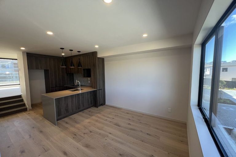 Photo of property in 121 Te Oneroa Way, Long Bay, Auckland, 0630