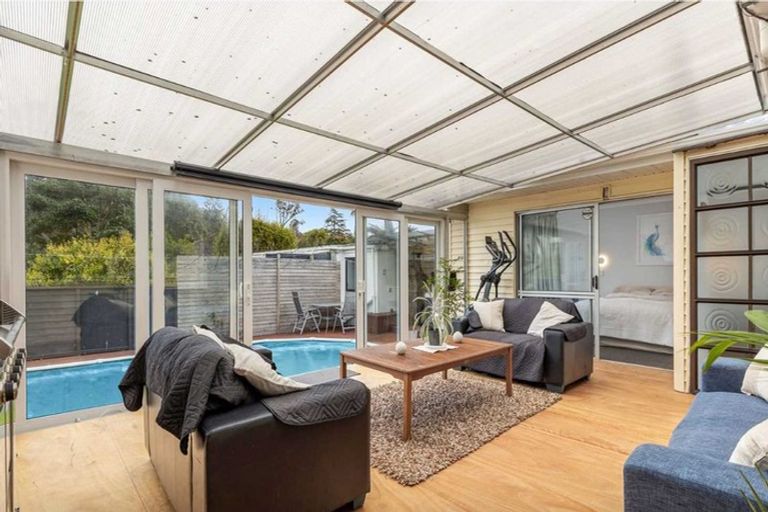 Photo of property in 38 Normanton Street, Glenfield, Auckland, 0629