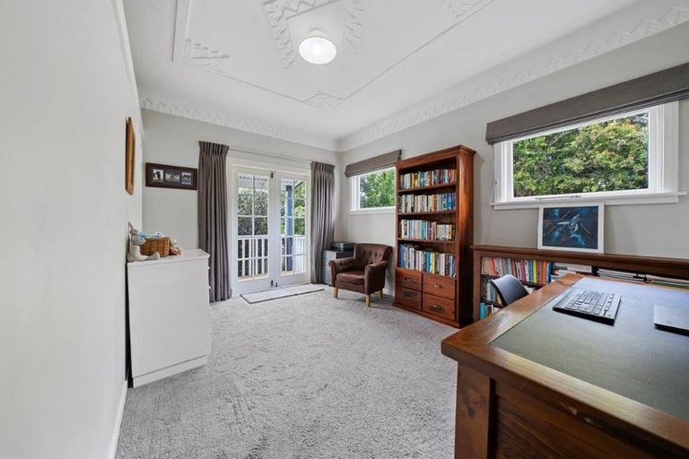 Photo of property in 3 Whites Line West, Woburn, Lower Hutt, 5010