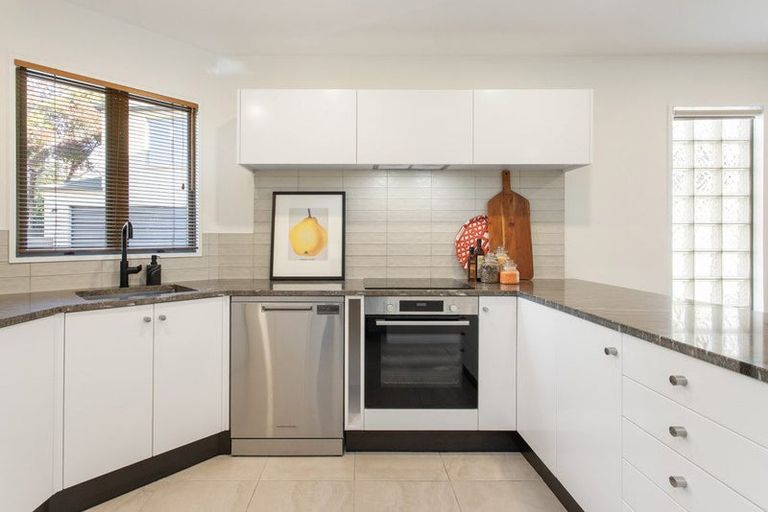 Photo of property in 2/28 Derby Street, St Albans, Christchurch, 8014