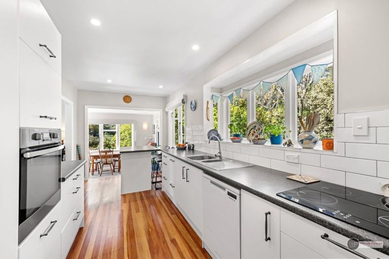 Photo of property in 52 Elmslie Road, Pinehaven, Upper Hutt, 5019